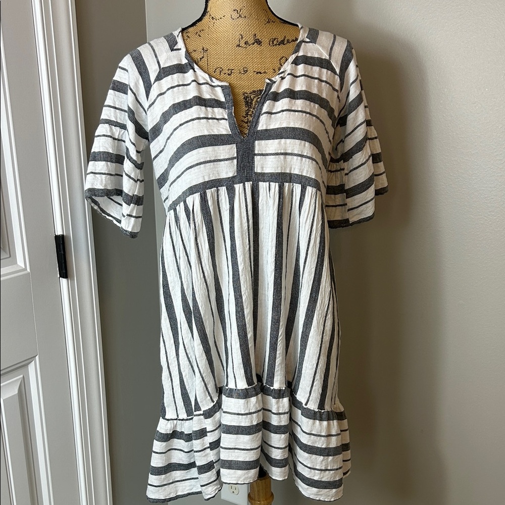 Striped Short Sleeve Dress - White & deep Charcoal